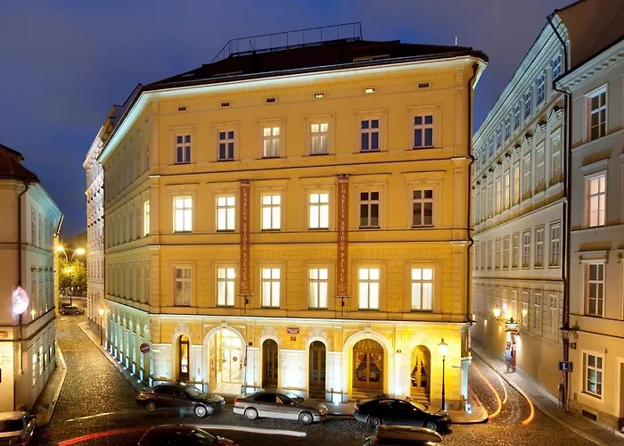 Charles Bridge Palace Prag